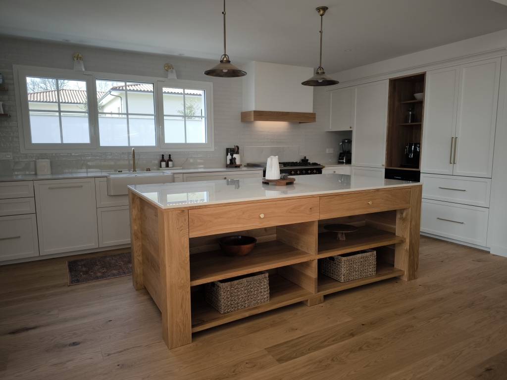 Meuble îlot central en bois massif sur mesure pour cuisine 