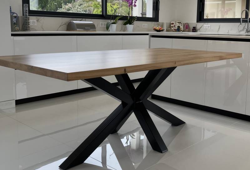 Table bois massif sur mesure avec pied métal